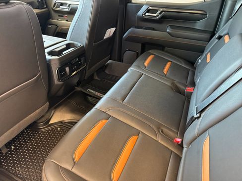 Used 2022 GMC Sierra 1500 AT4 w/ AT4 Premium Package AWD/4WD image 9