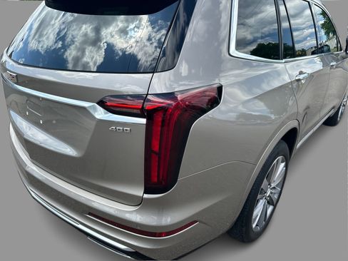 Used 2022 Cadillac XT6 Premium Luxury AWD/4WD image 32