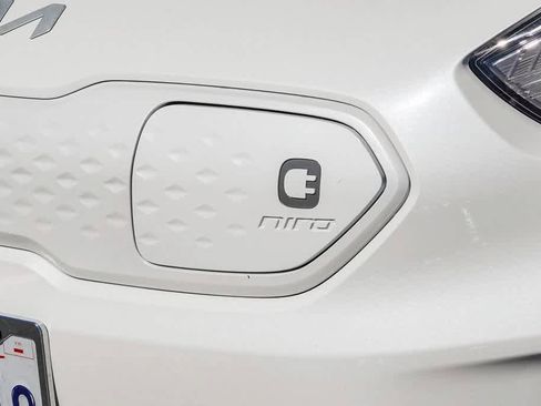 Certified 2022 Kia Niro EX Premium image 9