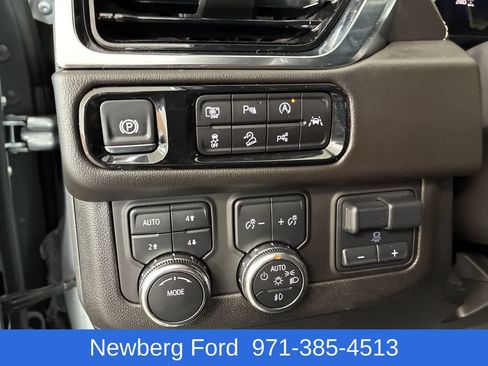 Used 2025 GMC Yukon XL Elevation w/ Elevation Premium Package AWD/4WD image 14