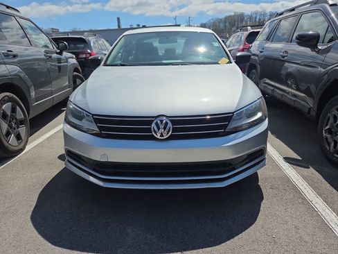 Used 2016 Volkswagen Jetta S image 9