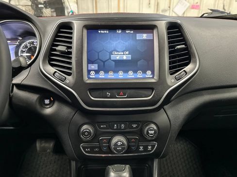 Used 2019 Jeep Cherokee Trailhawk w/ Cold Weather Group AWD/4WD image 19