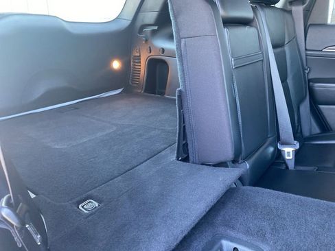 Used 2022 Jeep Grand Cherokee Limited image 14