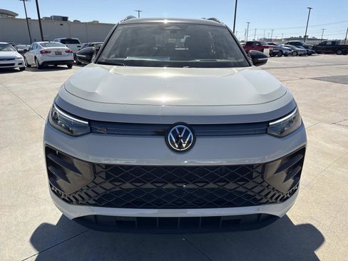 New 2026 Volkswagen Tiguan SE R-Line image 9