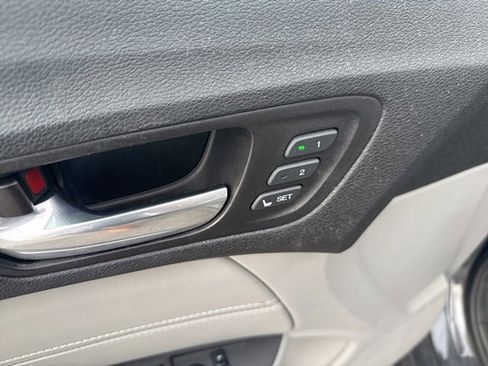 Used 2016 Acura TLX image 17