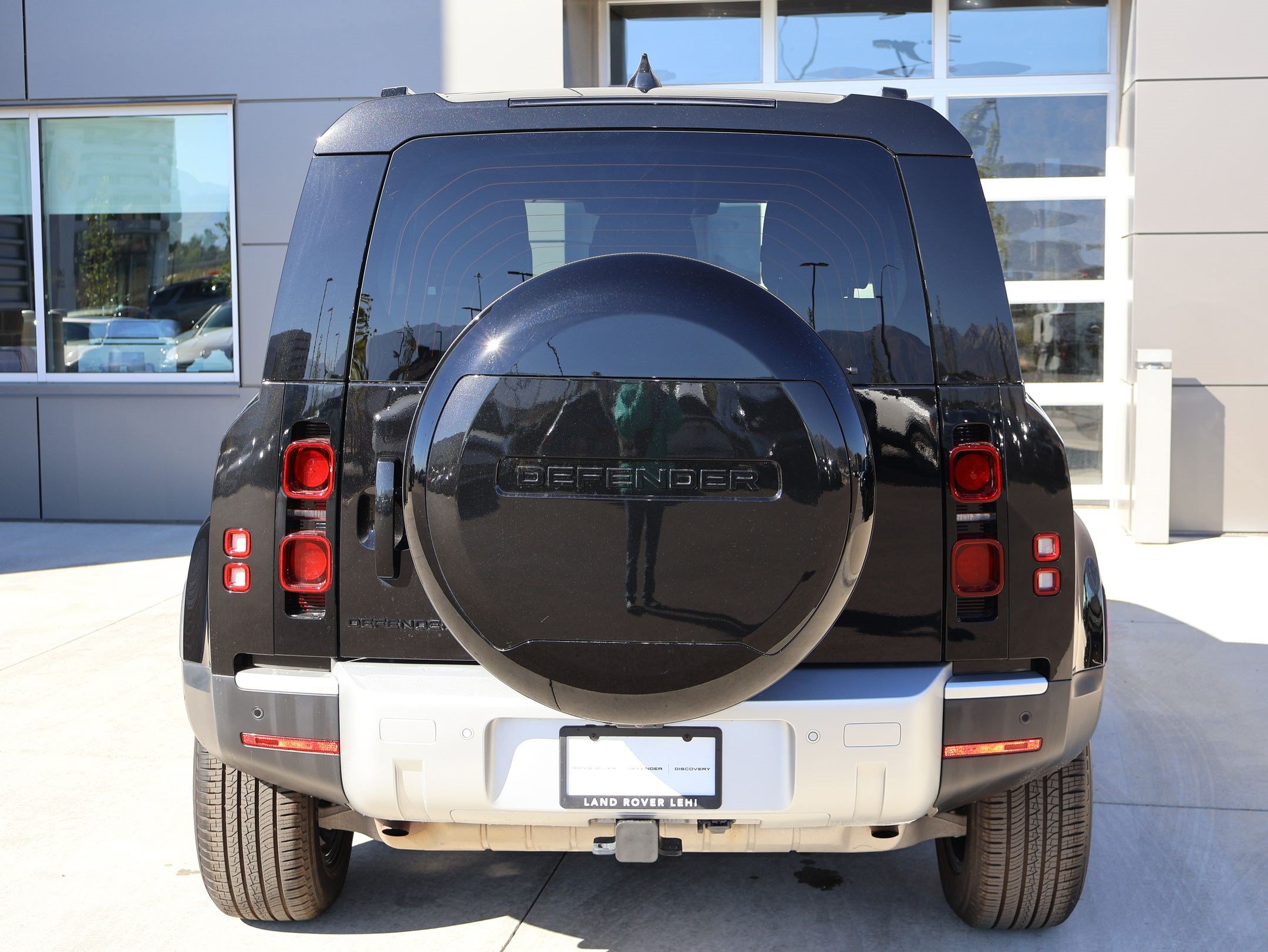 Used 2025 Land Rover Defender 90 S AWD/4WD image 9