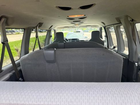 Used 2010 Ford E-350 and Econoline 350 XLT RWD image 12