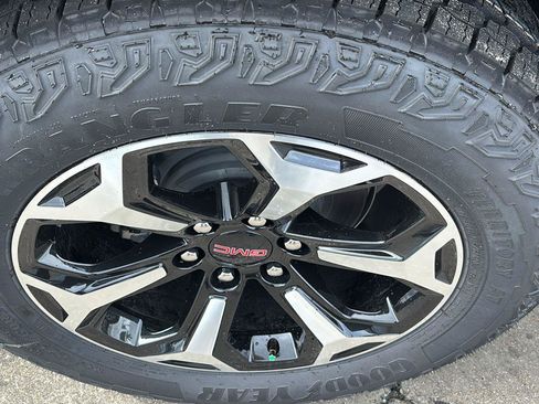 New 2026 GMC Yukon XL AT4 w/ AT4 Premium Package AWD/4WD image 12