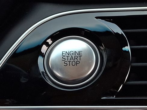 Used 2021 Genesis G70 3.3T AWD/4WD image 22