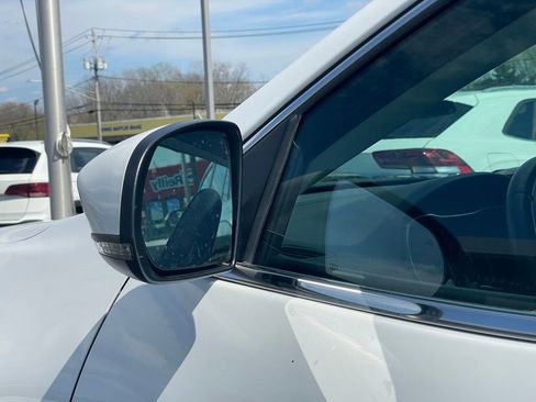 Used 2019 Jeep Cherokee Limited image 28