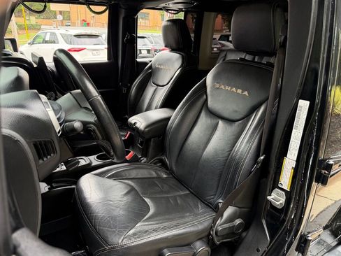 Used 2013 Jeep Wrangler Unlimited Sahara w/ Connectivity Group AWD/4WD image 27