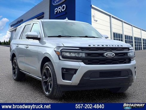 Used 2024 Ford Expedition Limited image 1