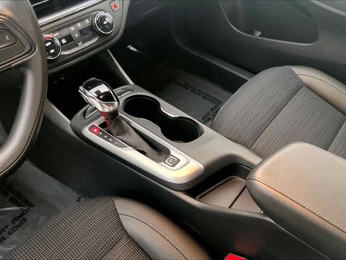 Used 2025 Buick Envista Preferred image 17