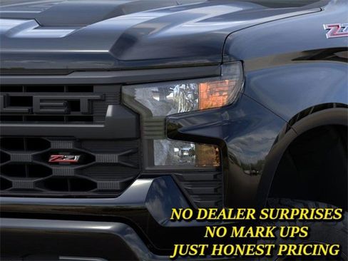 New 2026 Chevrolet Silverado 1500 Custom Trail Boss w/ LPO, Dark Essentials Package image 10