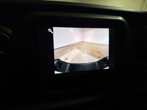 Used 2023 Jeep Gladiator Sport image 15