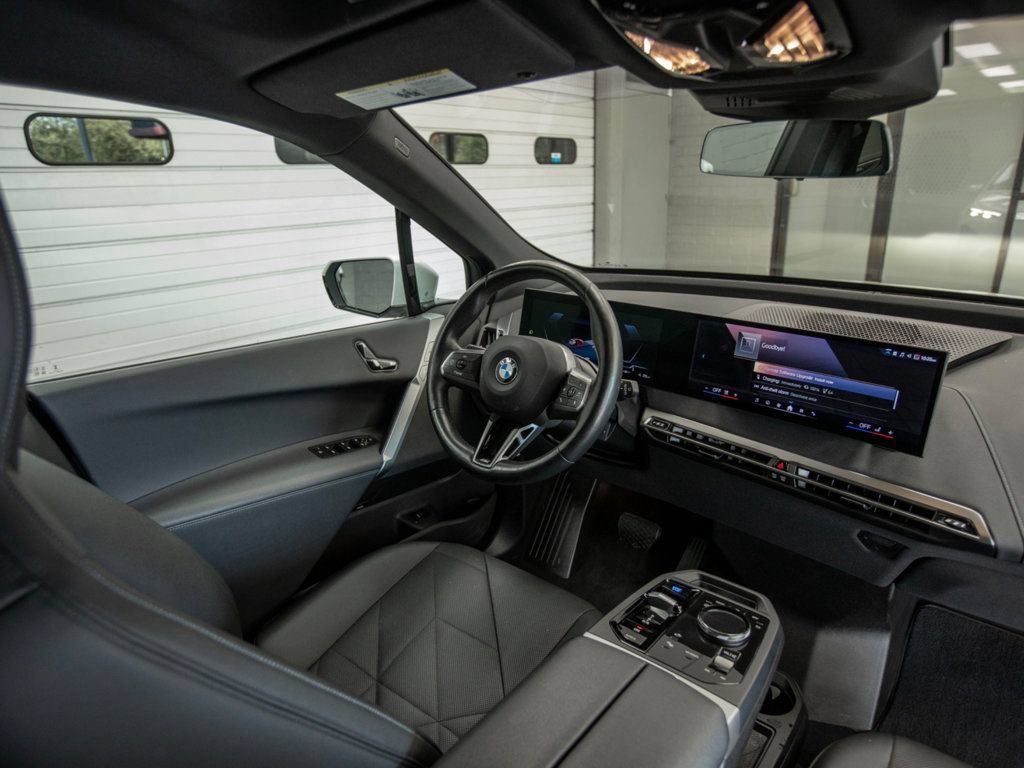 Used 2025 BMW iX xDrive50 AWD/4WD image 13