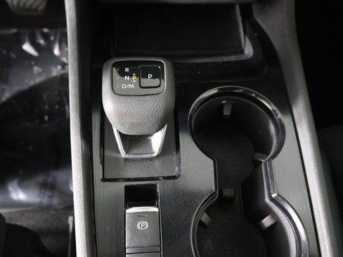 Used 2023 Nissan Rogue S image 39