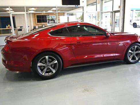 Used 2015 Ford Mustang GT RWD image 5