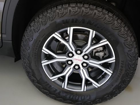 Used 2024 GMC Acadia AT4 w/ Luxury Package AWD/4WD image 21