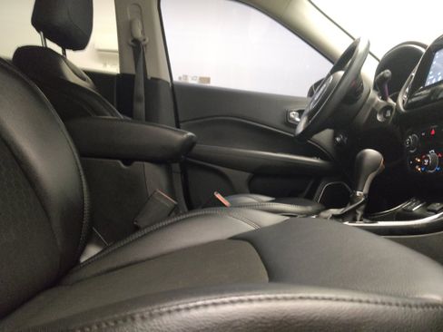 Used 2020 Jeep Compass Latitude FWD image 21