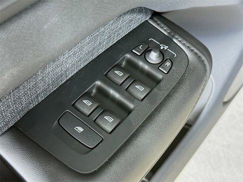 Used 2025 Volvo XC60 B5 Core w/ Protection Package Premier image 18