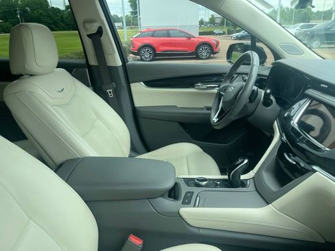 Used 2022 Cadillac XT6 Premium Luxury w/ Technology Package AWD/4WD image 4