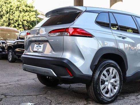 Used 2023 Toyota Corolla Cross L image 9