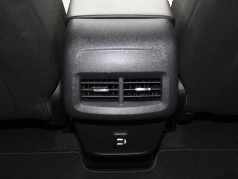 Used 2019 Chevrolet Equinox LS image 17