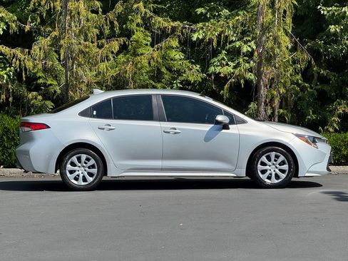 Used 2020 Toyota Corolla LE FWD image 28