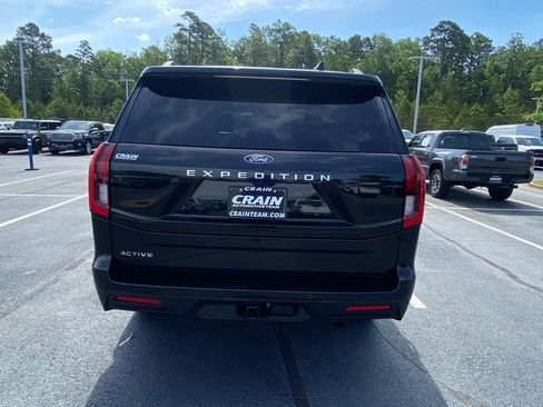 Used 2025 Ford Expedition Active AWD/4WD image 6
