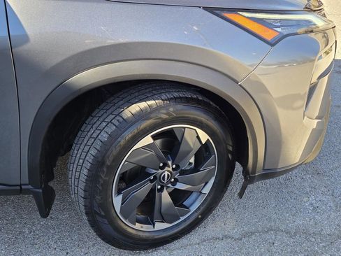 Used 2024 Nissan Rogue SV w/ SV Premium Package image 6