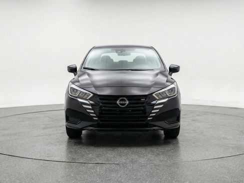 Used 2025 Nissan Versa SV image 2