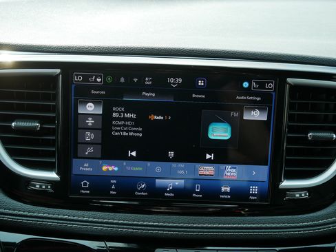 Used 2025 Chrysler Pacifica Limited FWD image 22