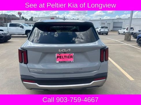Used 2025 Kia Sorento S FWD image 7