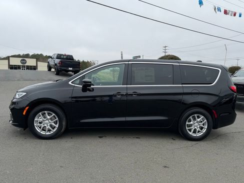 New 2026 Chrysler Pacifica Select image 8