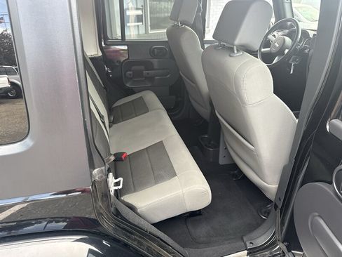 Used 2010 Jeep Wrangler Unlimited Sahara AWD/4WD image 20