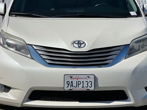Used 2017 Toyota Sienna Limited Premium FWD image 15