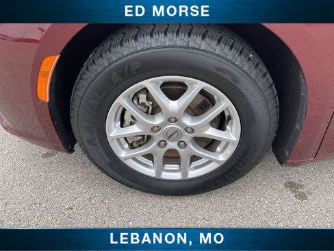 Used 2023 Chrysler Pacifica Touring-L FWD image 32