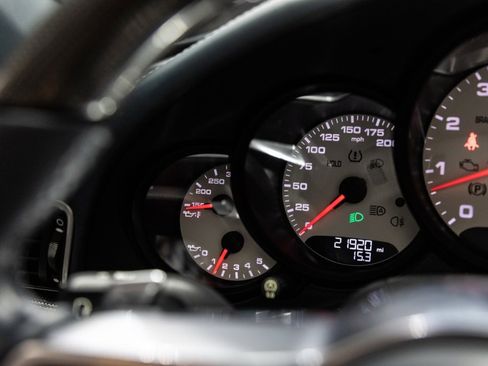 Used 2018 Porsche 911 Targa 4 GTS image 34