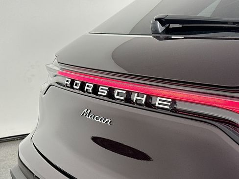 Certified 2026 Porsche Macan image 17