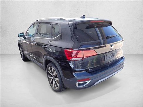 Used 2023 Volkswagen Taos SE w/ Panoramic Sunroof Package AWD/4WD image 12
