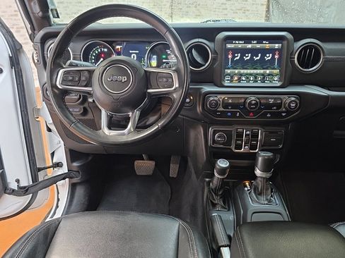 Used 2022 Jeep Wrangler Unlimited Sahara image 27