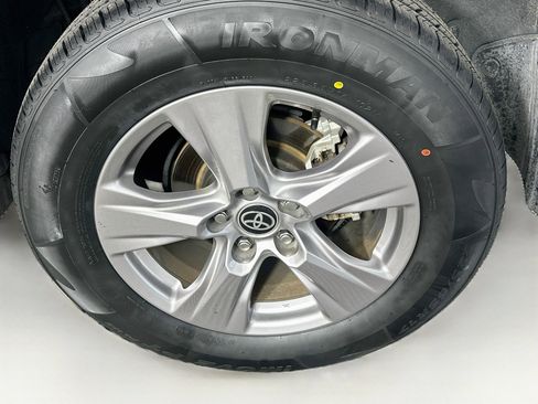 Used 2025 Toyota RAV4 XLE FWD image 11