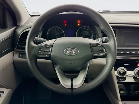 Used 2019 Hyundai Elantra SE image 17