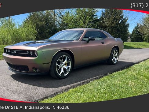 Used 2015 Dodge Challenger SXT Plus RWD image 1