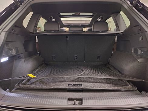 Certified 2024 Volkswagen Tiguan SEL R-Line w/ MDO Package, Two-Row image 14