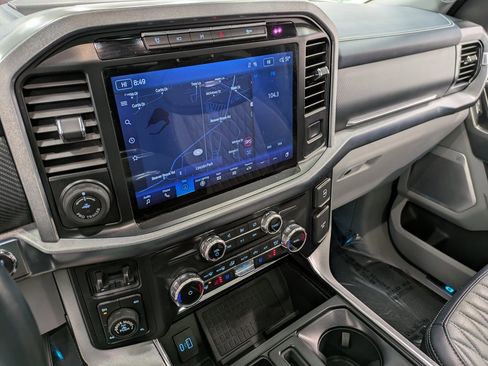 Used 2022 Ford F150 Limited image 12