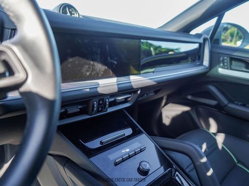 Used 2024 Porsche Cayenne S image 22