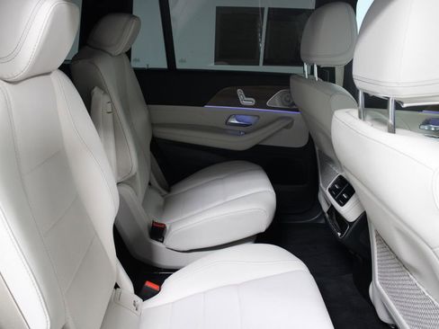 Used 2025 Mercedes-Benz GLS 450 4MATIC image 27