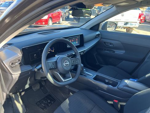 Used 2025 Nissan Kicks S image 7